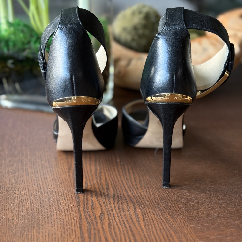 Michael Kors Calder Open-Toe Leather Platform Sandals - Picture 4 of 6